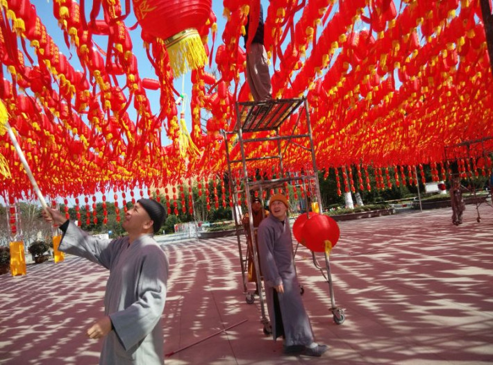 香海禅寺"万盏佛灯春节祈福活动"可以为自己或家人请灯供.