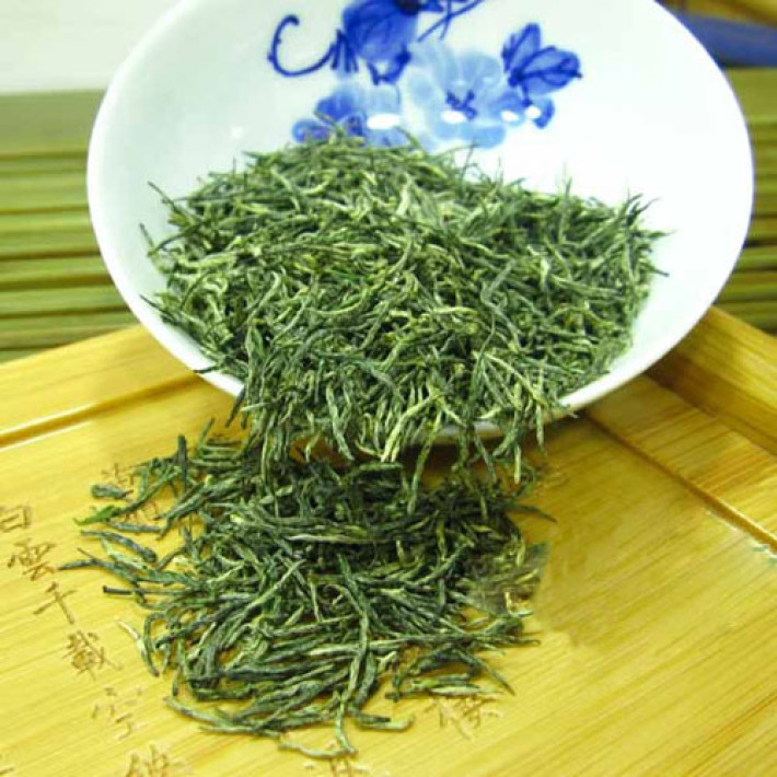 信阳毛尖是中国十大名茶之一,河南省著名特产,被誉为"绿茶之王",具有